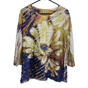 Juleeze Floral Crinkle Long Sleeve Tee in Gold & Blue